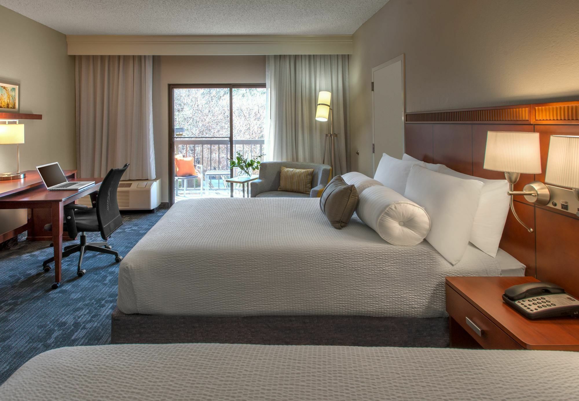 Courtyard Dallas Addison Midway Exterior foto